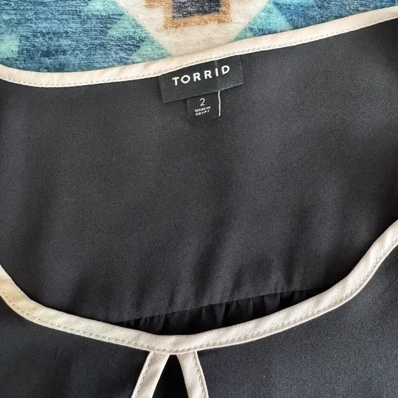 Torrid - Geogette Tulip Sleeve Blouse - Picture 4 of 5